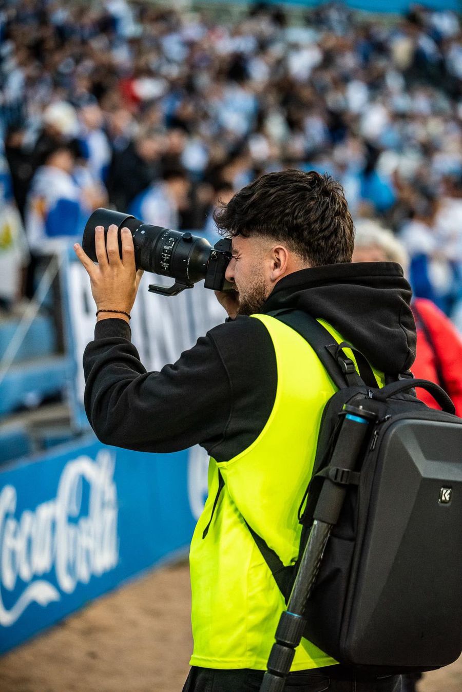 Luis fotografiando un partido